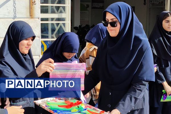 جشن ولادت حضرت زینب (س) و روز پرستار در دبیرستان مهر