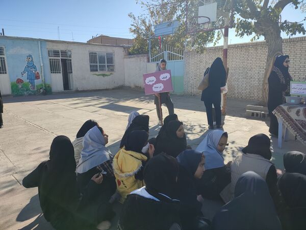 شور و هیجان در حیاط مدرسه