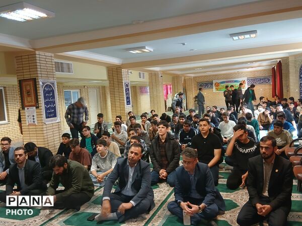 محفل‌ انس‌ باقرآن کریم در استان ایلام برگزار شد.