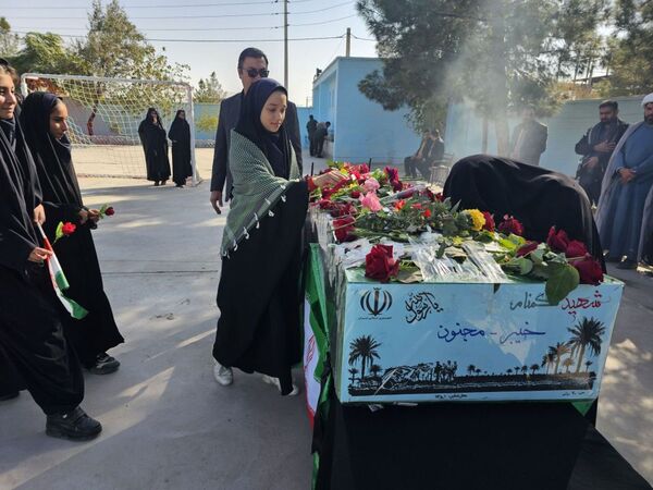 تشییع باشکوه شهید گمنام درسطح مدارس مه ولات