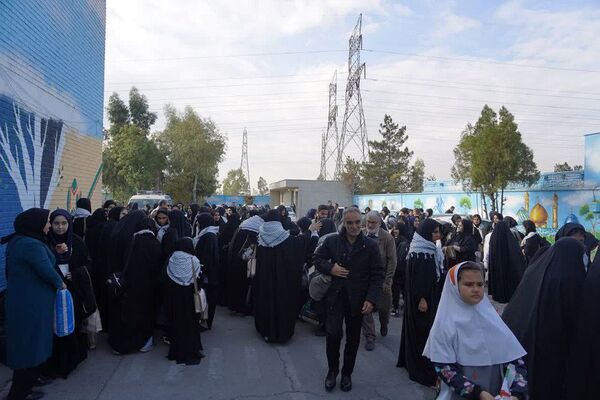 اعزام دانش‌آموزان دختر شهرستان‌های تهران به اردوهای راهیان نور