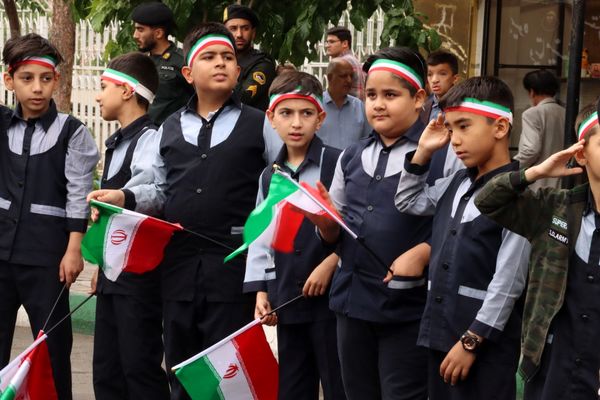 مراسم تشییع پیکر معلم شهید حجت‌الله یوسفیه با حضور باشکوه مردم شهرستان ورامین 