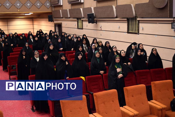 نشست توانمندسازی مدیران منطقه ۱۴ با محوریت مدیریت مدرسه‌محور و تحول آموزشی