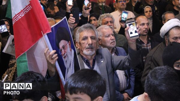 طنین «باید برخاست» در میدان شهید بجنورد