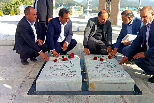 غبار رویی گلزار شهدا با حضور معاون پرورشی و فرهنگی ورزات آموزش و پرورش در یاسوج 