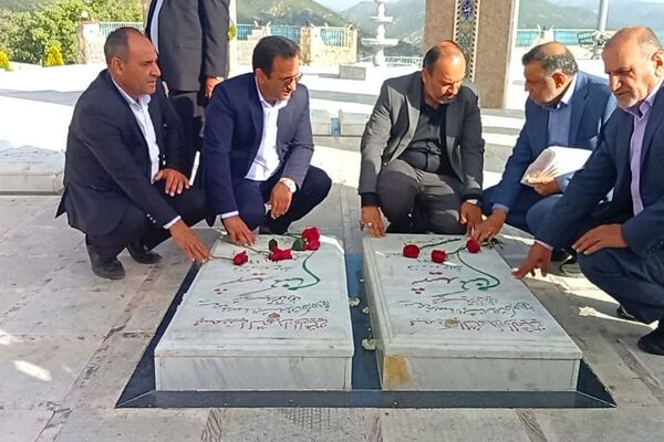 غبار رویی گلزار شهدا با حضور معاون پرورشی و فرهنگی ورزات آموزش و پرورش در یاسوج 