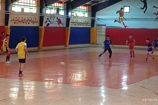 شور و نشاط دانش‌آموزان در رقابت کلاسی مدرسه شهدای رباط‌کریم
