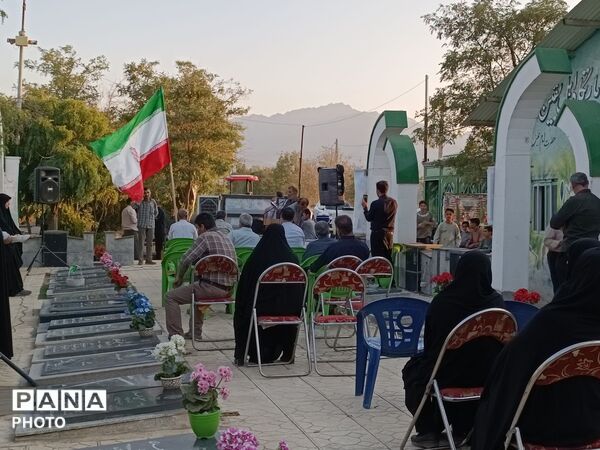 رنگ گرفتنِ گل‌ها با عطرِ خونِ شهدا؛ غبارروبی گلزار شهدای  یکن اباد