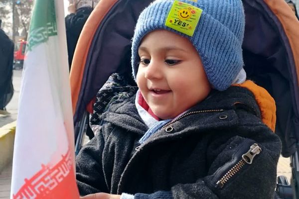 حضور با شکوه مردم زرقان در راهپیمایی 22 بهمن ماه