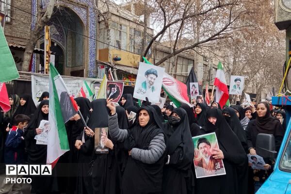 بیعت با سومین امام انقلاب در رودهن 