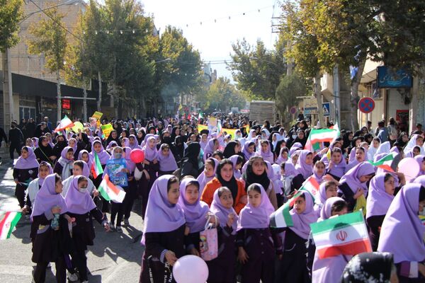 شکوه حضور مردم شهرستان سامان در راهپیمایی یوم‌الله ۱۳ آبان