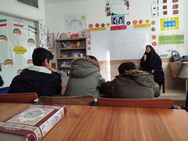 کلاس آموزشی حفظ وتجوید قرآن کریم در دبستان شهید پسندیده