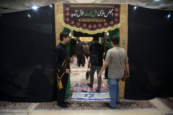 محفل عزاداری نوجوانان در حرم حضرت معصومه(س)