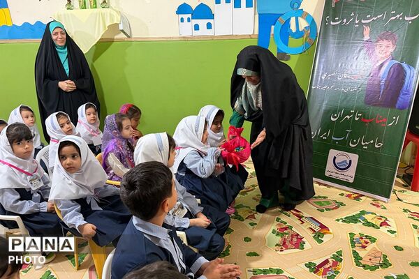 نواخته شدن زنگ غنچه ها در کودکستان ملورین ناحیه دو شهرری 