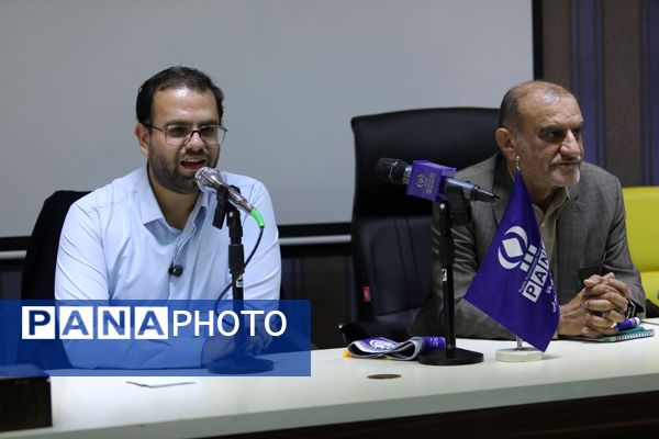 نشست صمیمی دانش‏‌آموز خبرنگاران و نمایندگان مجلس دانش‌آموزی آذربایجان شرقی با علی فلاحتکار