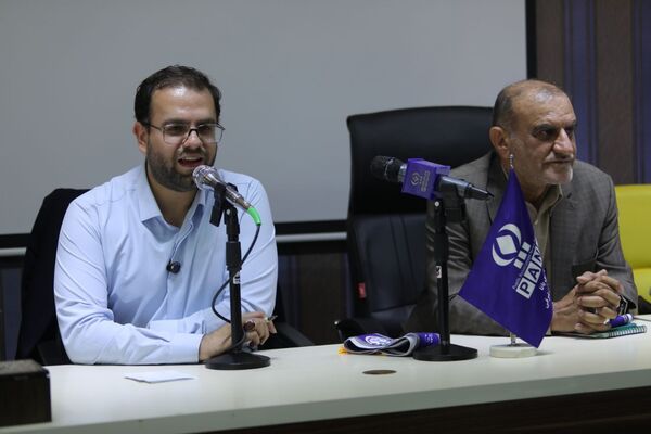 نشست صمیمی دانش‏‌آموز خبرنگاران و نمایندگان مجلس دانش‌آموزی آذربایجان شرقی با علی فلاحتکار