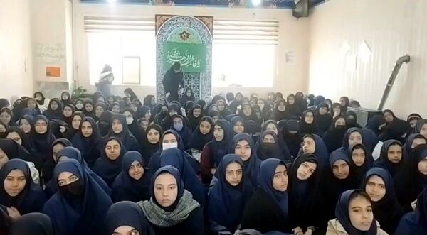  تقدیر از فعالین حجاب و عفاف در دبیرستان شاهد تکتم