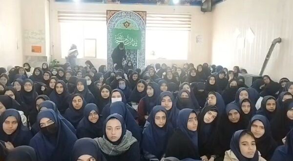  تقدیر از فعالین حجاب و عفاف در دبیرستان شاهد تکتم