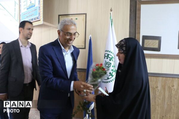 شاخه ای گل؛ هزاران قدردانی