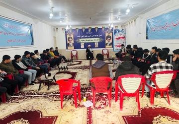 دیدار دانش‌آموزان دبیرستان طالقانی با امام جمعه شهرستان معمولان به مناسبت دهه فجر