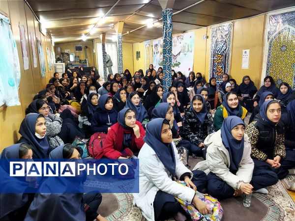 اردوی تمشک فرصتی برای رشد و شکوفایی استعدادهای دانش آموزان