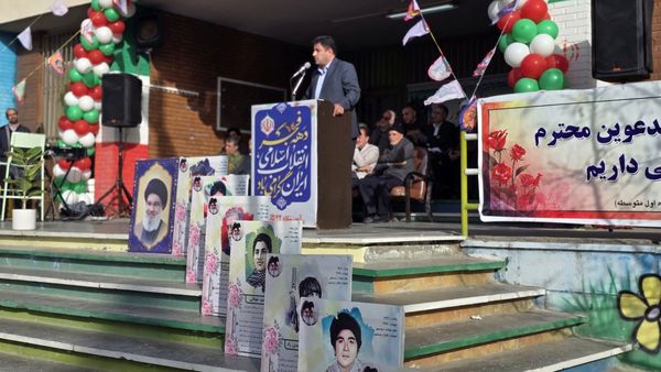 به صدا درآمدن زنگ انقلاب در مدرسه 22 بهمن شهرستان نظرآباد