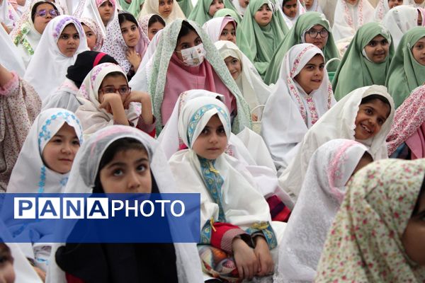 آیین جشن تکلیف دانش‌آموزان دختر شهرستان پردیس در فضایی معنوی و باشکوه