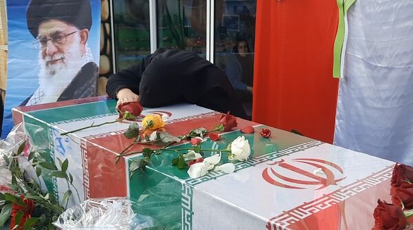 وداع دانش‌آموزان دبیرستان فرهنگیان ناحیه ۷ با شهید گمنام 