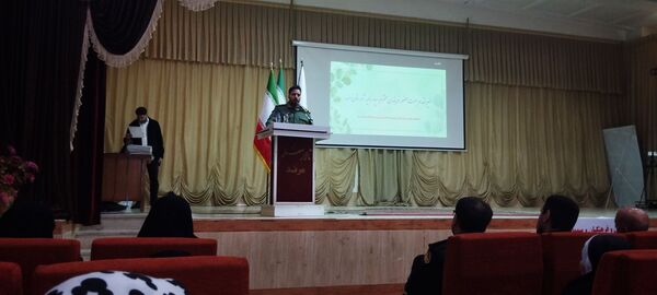 آیین تجلیل از نخبگان قرآنی و فرهنگی و هنری آموزش و پرورش مرند