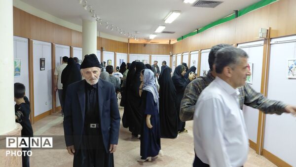 هنرمندان باباحیدر، نگارخانه آفتاب را گلباران کردند