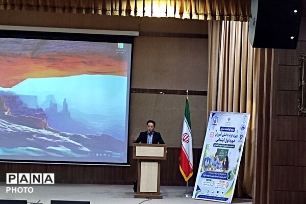 نمایشگاه نقاشی دانش آموزان شهرستان قدس  با موضوع مبارزه با اعتیاد 