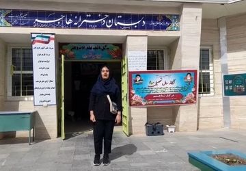 جشن شکوفه‌ها در دبستان دخترانه هاجر علی آباد