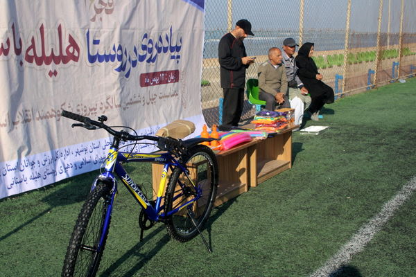 پیاده‌روی خانوادگی در روستای هلیله شهرستان بوشهر 