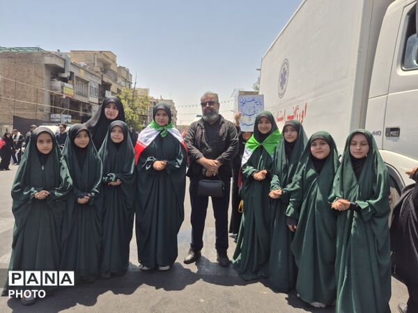 اشک یک ملت در بدرقه رهبر شهید