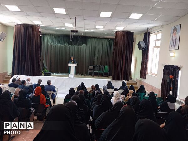  جلسه انجمن اولیا در دبیرستان نمونه اندیشه