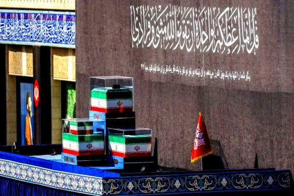 مردم، رهبر شهید را باشکوه بدرقه کردند