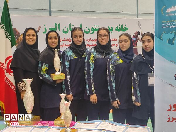 رقابت‌های ورزشی بدمینتون دانش‌آموزان دختر منطقه 2 کشور  در کرج 