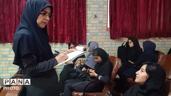 جشنی به پاس تجلیل از افتخار آفرینی دانش آموزان دبیرستان وکیلی۱۰