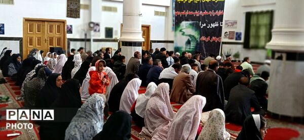 حضور پررنگ دانش‌آموزان بیرانوندی در نماز جمعه