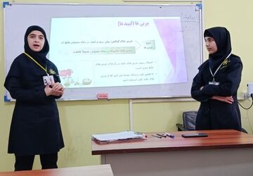 روزی که دانش آموزان جای خود را با معلمین عوض کردند