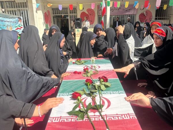 افتتاح وتشکیل سنگر رفافت در دبیرستان دخترانه امام حسین (ع) واحد۳