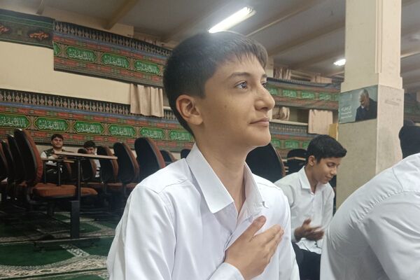 برگزاری مراسم هفته بسیج در هنرستان مجتمع فنی حرفه‌ای تهران در بهارستان‌دو