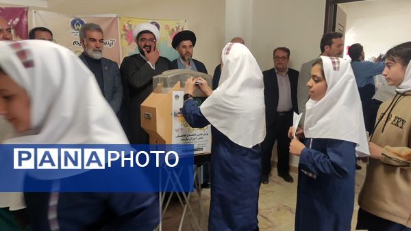 اینجا قلب‌ها می‌تپند تا عاطفه‌ای جاری شود