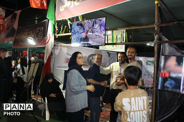 میزبانی موکب امام خامنه‌ای از زائران رهبر شهید