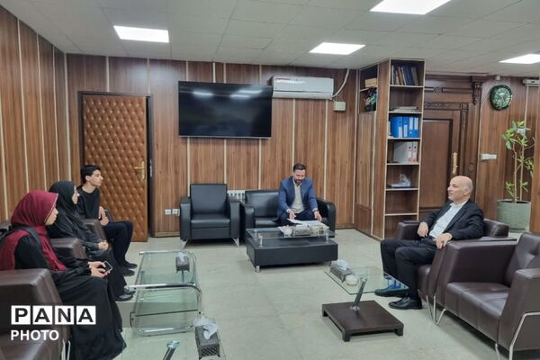تقدیم قدردانی شهردار نسیم‌شهر از برگزیدگان پویش عکاسی «دلدادگان»