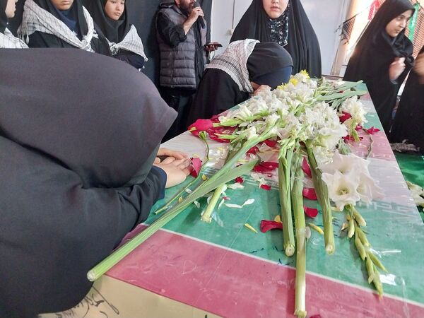 مراسم وداع با شهید گمنام در دبیرستان عصمت۲