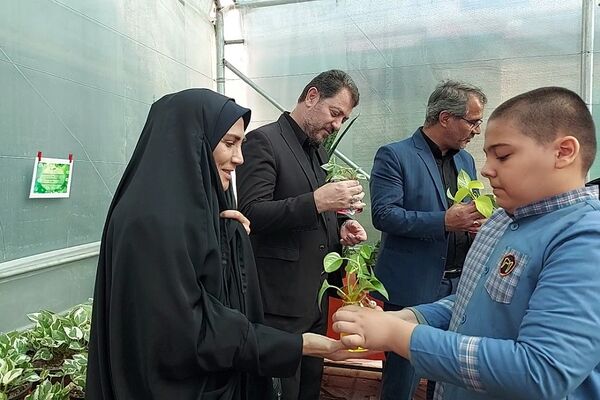 افتتاح گلخانه «باغ سلیمی» در دبستان شهید سلیمی جهرمی کهریزک 