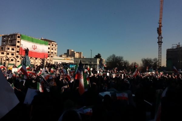 خیرش عظیم ملت یکپارچه ایران علیه عناصر تخریبگر و تروریست مسلح در مشهد مقدس