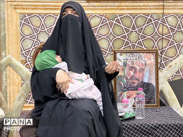 آیین شیرخوارگان حسینی با حضور همسران شهدا در قم