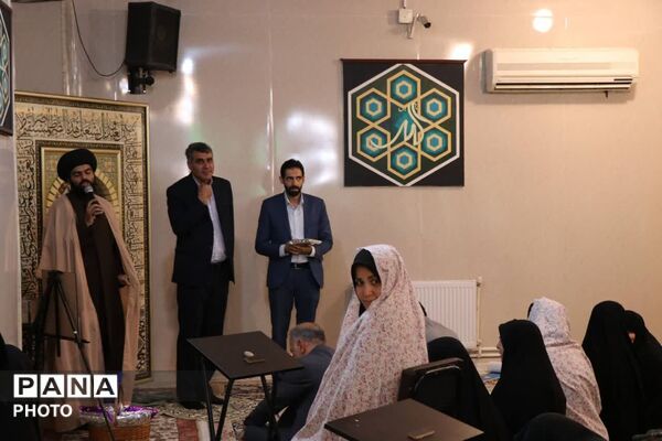 اقامه نخستین نماز مهرماه در هنرستان آل‌یاسین